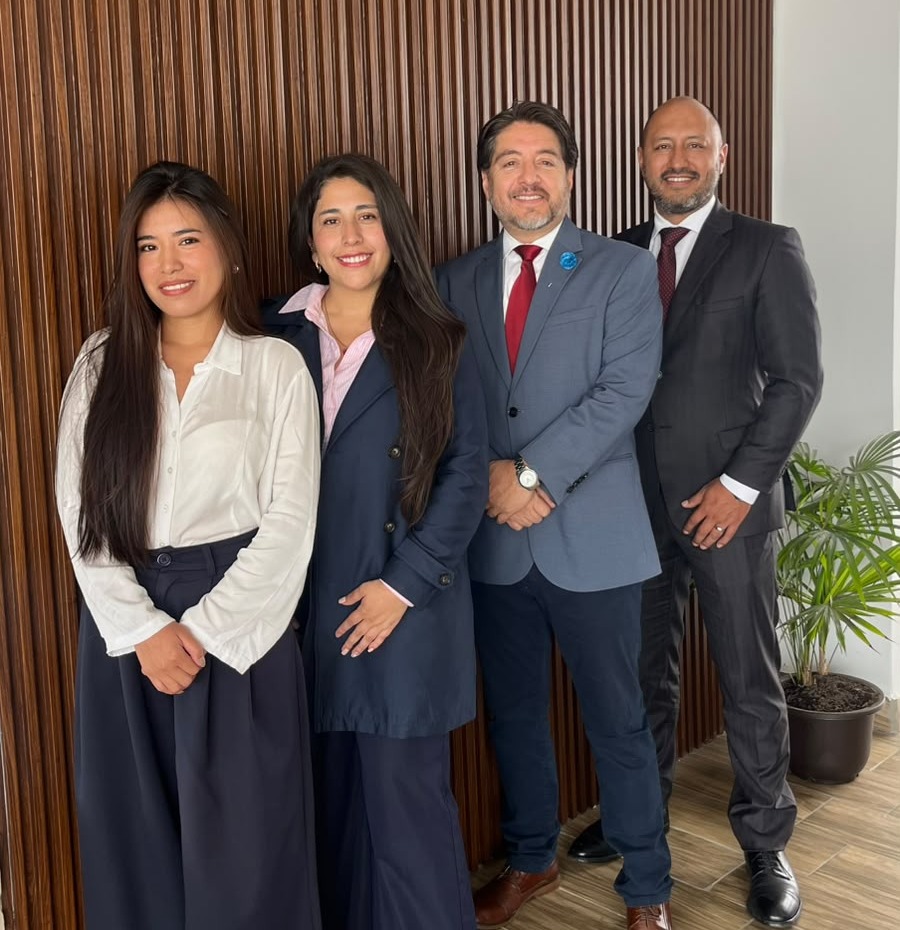 Equipo de abogados de MonTblack Co. en Quito